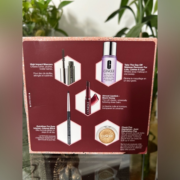 Clinique Must Have Gift Set - Limited Edition - Picture 2 of 2